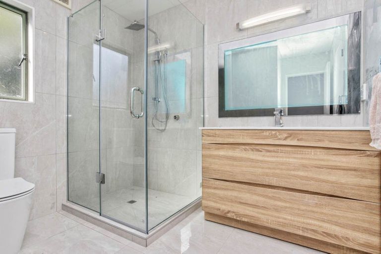 Photo of property in 2/6 Seaview Avenue, Northcote, Auckland, 0627