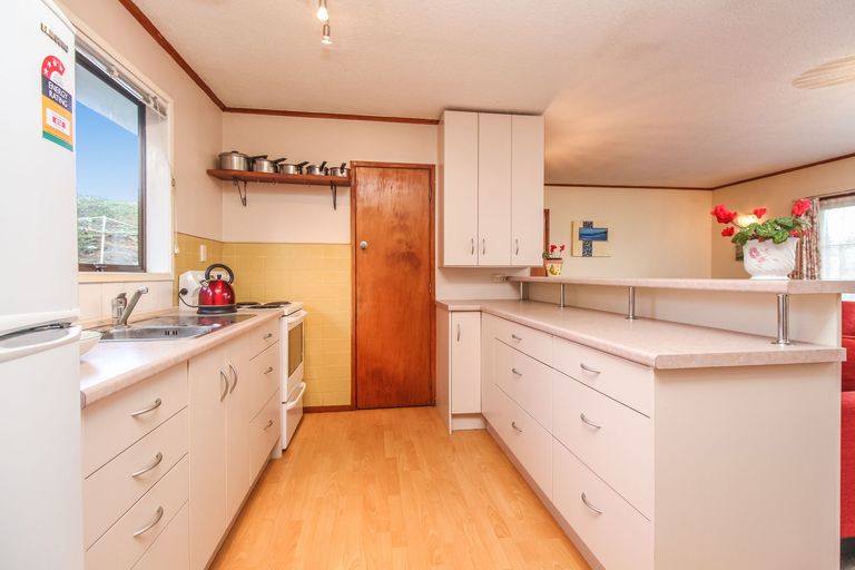 Photo of property in 12 St Catherine Crescent, West Harbour, Auckland, 0618