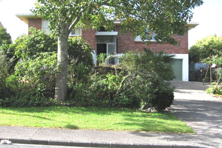 Photo of property in 16 Highlight Parade, Te Atatu South, Auckland, 0610