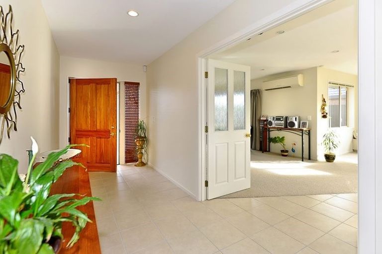 Photo of property in 27 Broadhaven Avenue, Parklands, Christchurch, 8083