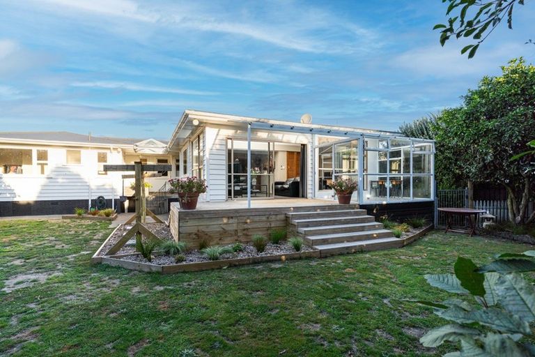 Photo of property in 15 Swansea Street, Hokowhitu, Palmerston North, 4410