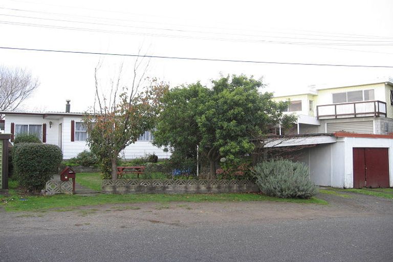 Photo of property in 11 Karaka Grove, Raumati Beach, Paraparaumu, 5032