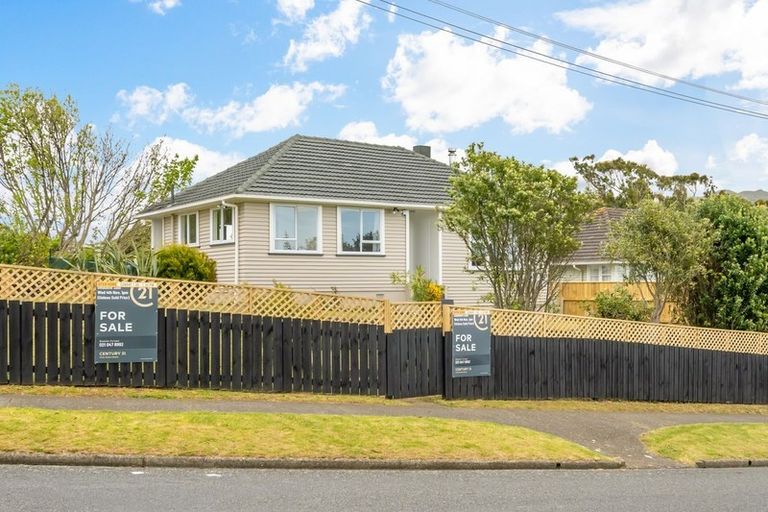 Photo of property in 18 Gear Terrace, Ranui, Porirua, 5024