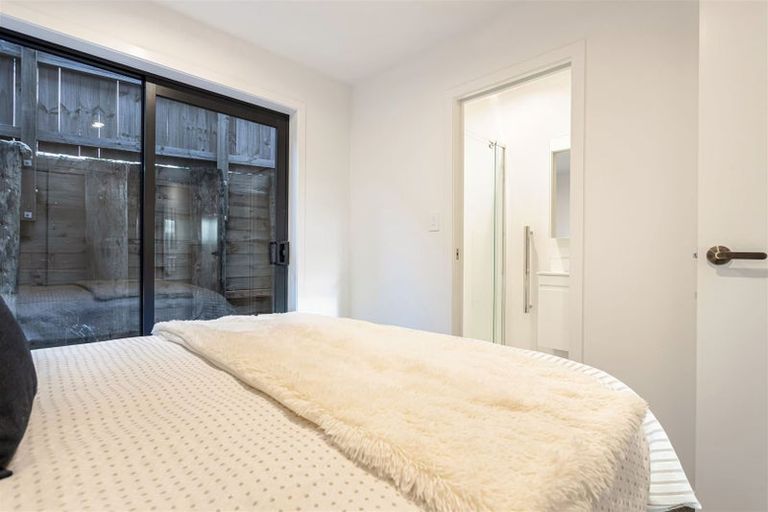 Photo of property in 9 Meg Lane, Glen Eden, 0602