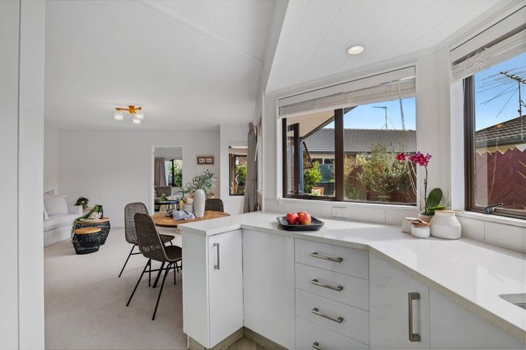 Photo of property in 26 Settlers Grove, Orewa, 0931