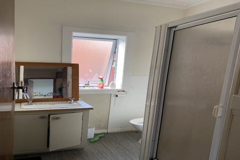 Photo of property in 8 Howe Street, North Dunedin, Dunedin, 9016