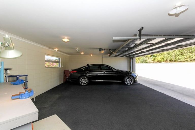 Photo of property in 33 Veale Road, Frankleigh Park, New Plymouth, 4371