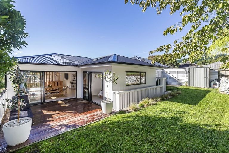 Photo of property in 28b Redwood Avenue, Tawa, Wellington, 5028