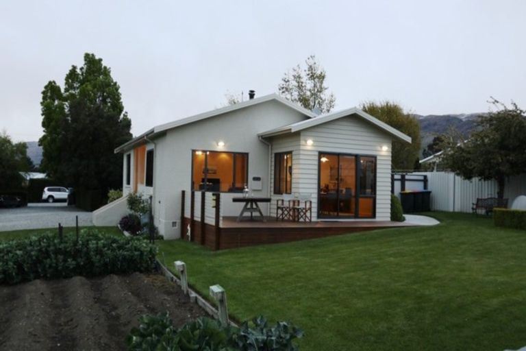 Photo of property in 2 Hall Road, Bannockburn, Cromwell, 9384