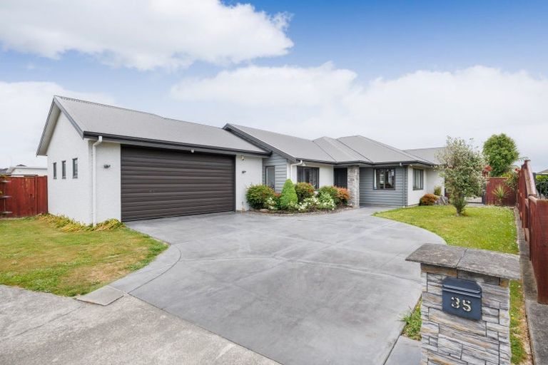 Photo of property in 35 Pegasus Place, Kelvin Grove, Palmerston North, 4414
