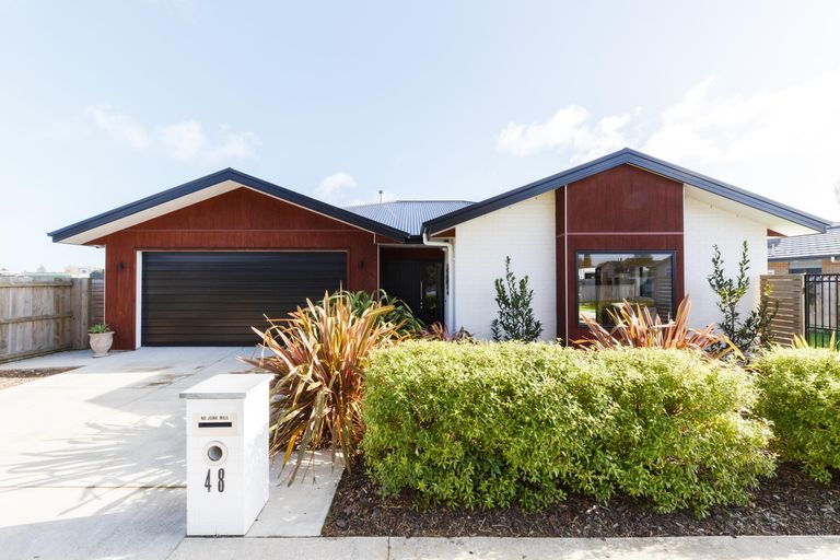 Photo of property in 85 Cashmere Drive, Fitzherbert, Palmerston North, 4410