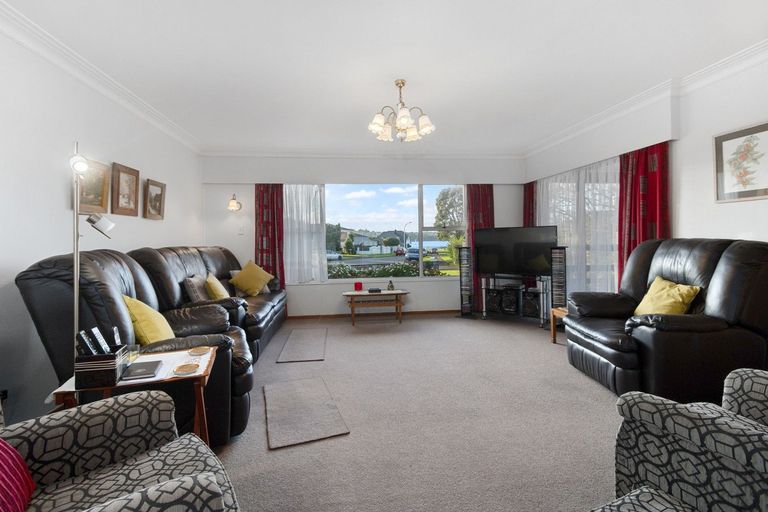Photo of property in 12 Banbury Place, Mangere Bridge, Auckland, 2022