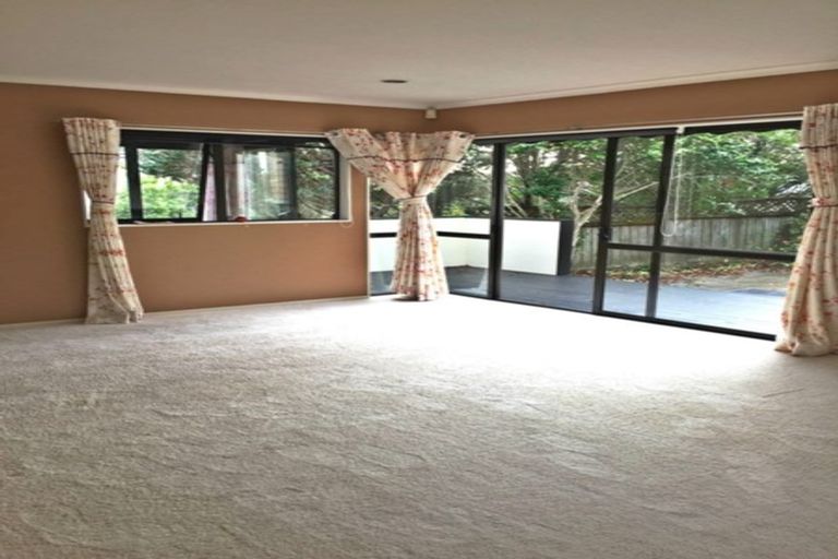Photo of property in 1/9 Stoneleigh Court, Sunnynook, Auckland, 0632