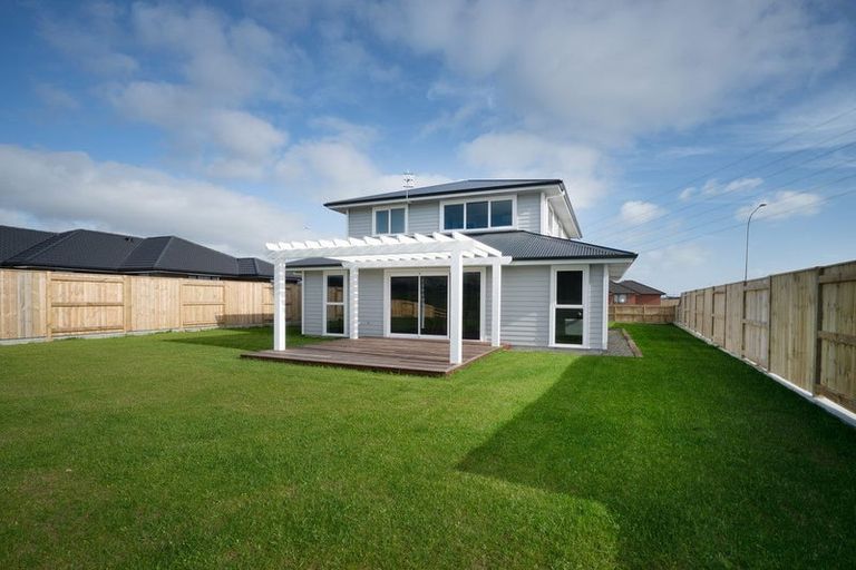 Photo of property in 44 Atlantic Drive, Fitzherbert, Palmerston North, 4410