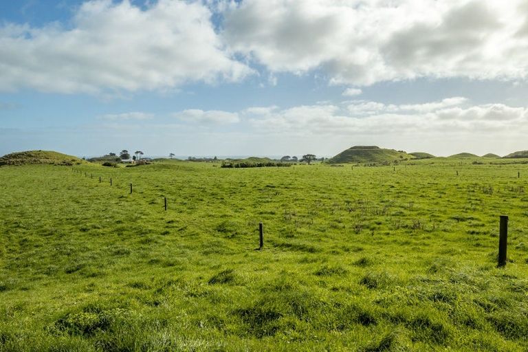 Photo of property in 22 Pungarehu Road, Pungarehu, 4685