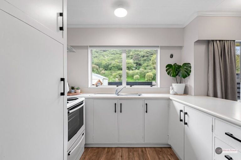 Photo of property in 1/27 Larchmont Grove, Totara Park, Upper Hutt, 5018