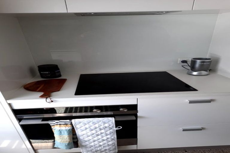 Photo of property in 14 Cochrane Road, Hobsonville, Auckland, 0616