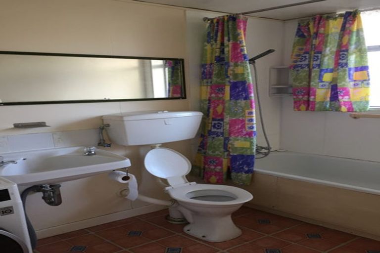 Photo of property in Beresford Apartments, 4/118 Russell Terrace, Berhampore, Wellington, 6023