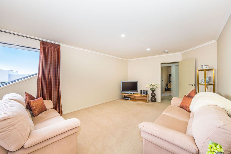 Photo of property in 66 Grovenor Drive, Orewa, 0931