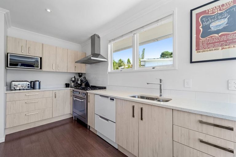 Photo of property in 5 Chevron Place, Castor Bay, Auckland, 0620