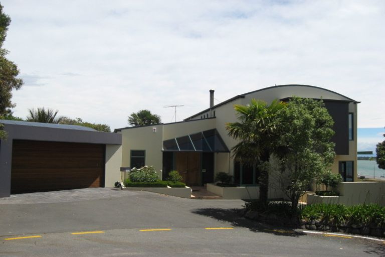 Photo of property in 1 Balmoral Lane, Redcliffs, Christchurch, 8081