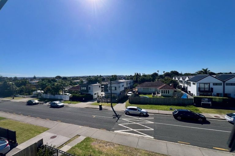 Photo of property in 2/59 Neil Avenue, Te Atatu Peninsula, Auckland, 0610