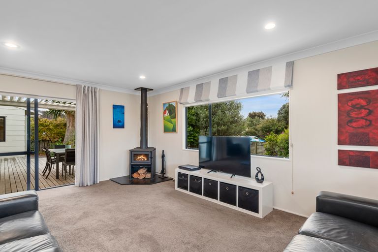 Photo of property in 10 Waimanu Place, Point Wells, Warkworth, 0986