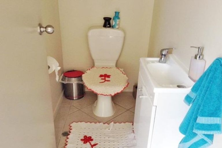 Photo of property in 63 Barnea Circle, Glen Eden, Auckland, 0602