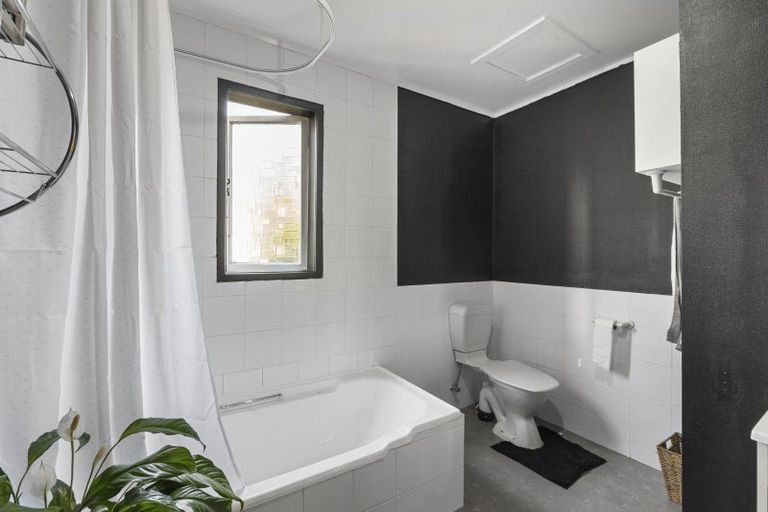 Photo of property in 15a Selwyn Street, Lower Vogeltown, New Plymouth, 4310