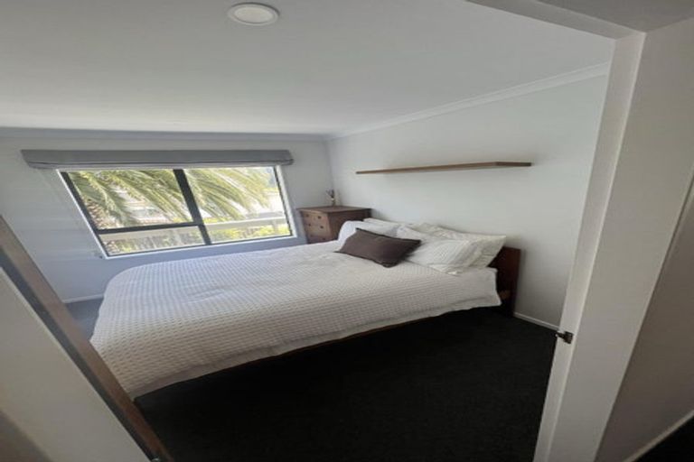 Photo of property in 10 Albatross Close, Whitby, Porirua, 5024