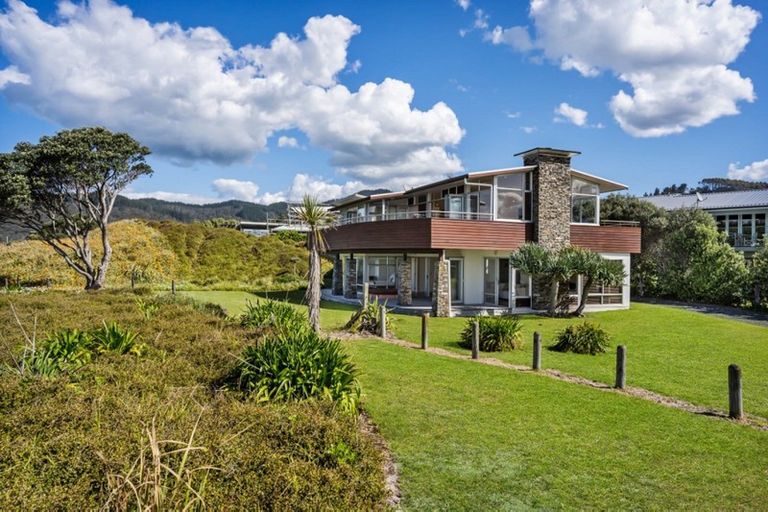 Photo of property in 12 Tuna Place, Whiritoa, Whangamata, 3691