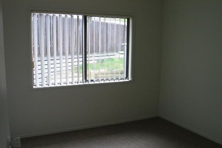 Photo of property in 8 Kayle Glen, West Harbour, Auckland, 0618