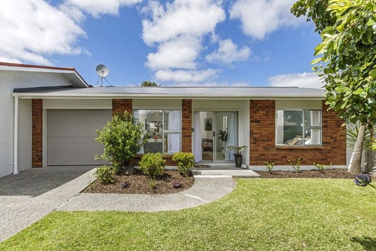 Photo of property in 3/34 Walton Street, Red Beach, 0932