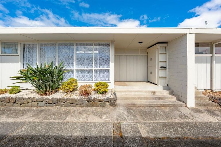 Photo of property in 2/127 Seabrook Avenue, New Lynn, Auckland, 0600