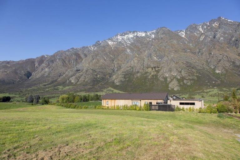 Photo of property in 10 Hovingham Court, Jacks Point, Queenstown, 9371
