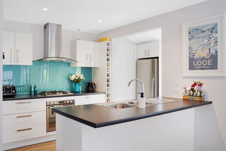 Photo of property in 81b William Bayes Place, Red Beach, 0932