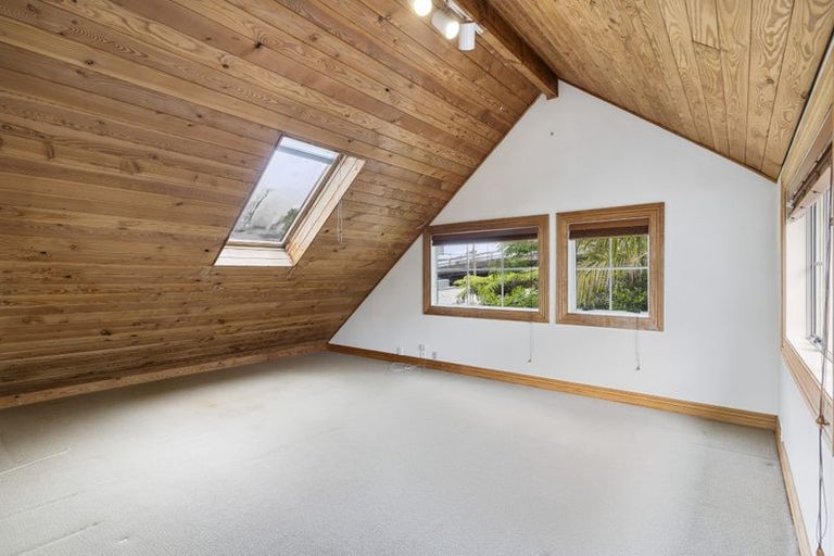 Photo of property in 5 Queen Street, Northcote Point, Auckland, 0627