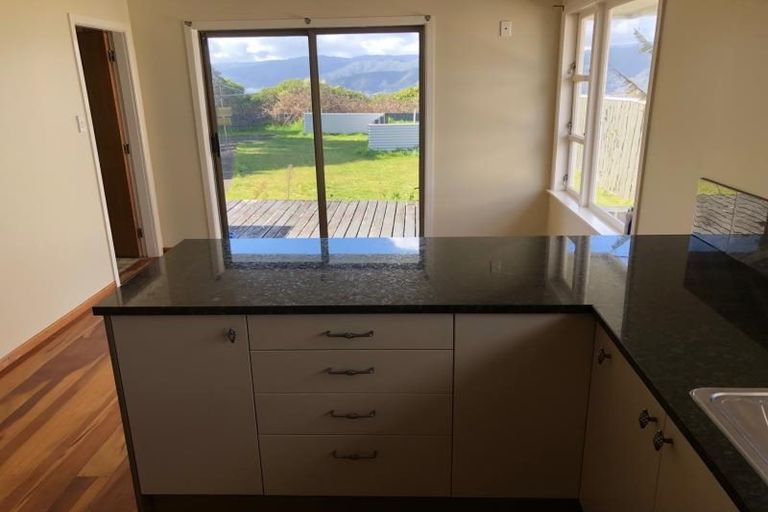 Photo of property in 102 Dowse Drive, Maungaraki, Lower Hutt, 5010