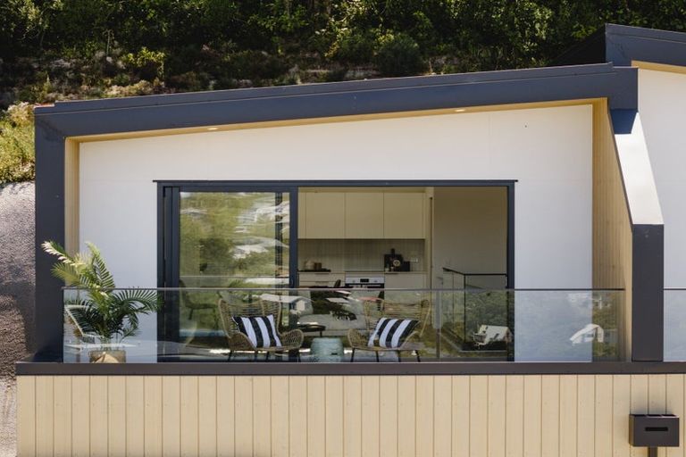 Photo of property in 111 Tiketike Way, Brooklyn, Wellington, 6021