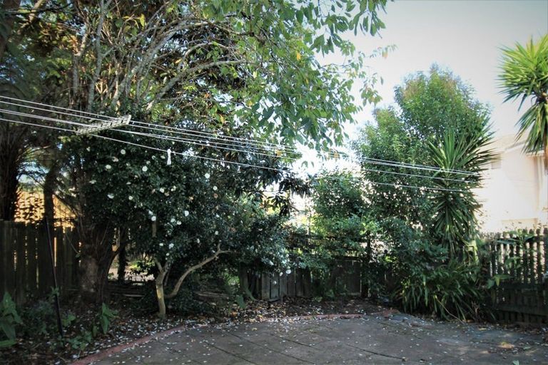 Photo of property in 80m Tirimoana Road, Te Atatu South, Auckland, 0602