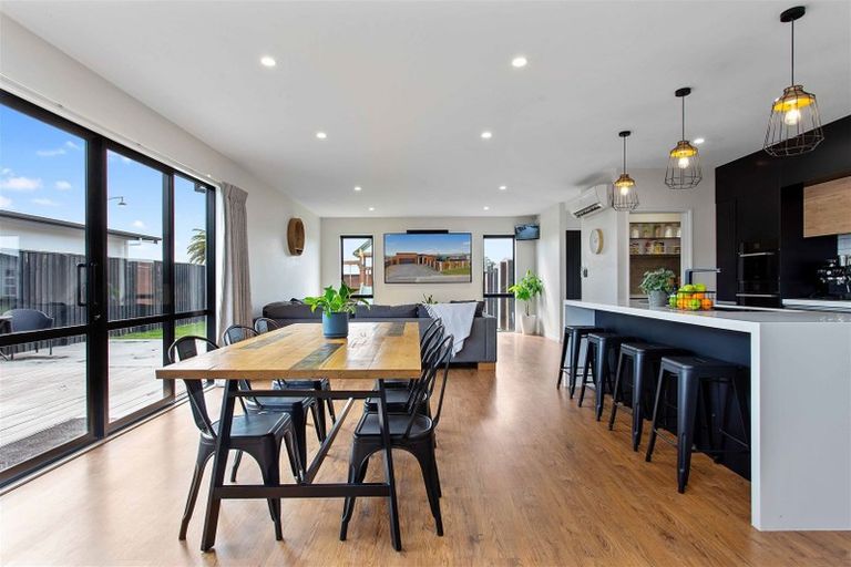 Photo of property in 28 Wakeman Way, Kaiapoi, 7630