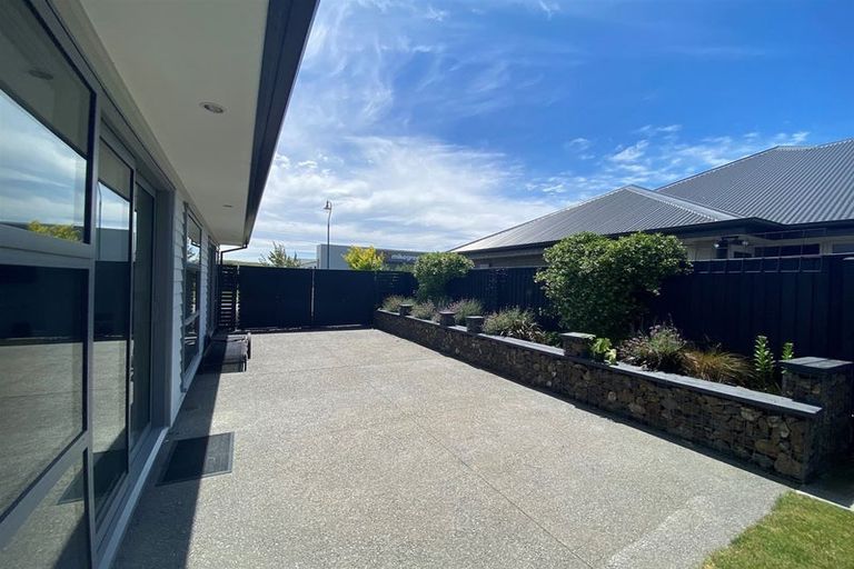 Photo of property in 22 Huntingdon Drive, Rangiora, 7400