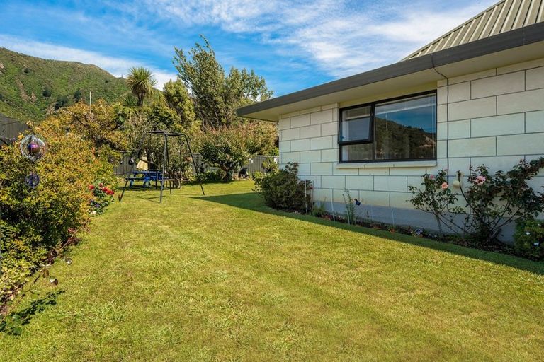 Photo of property in 108 Moana View Road, Waikawa, Picton, 7220
