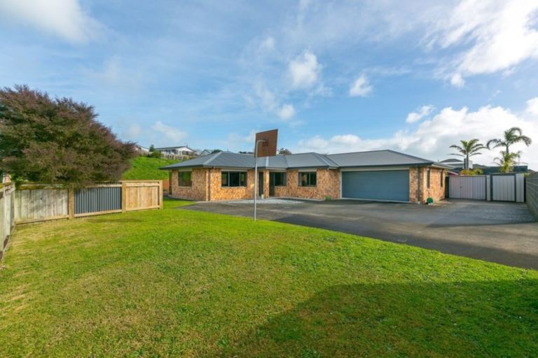 Photo of property in 5 Montrose Place, Highlands Park, New Plymouth, 4312