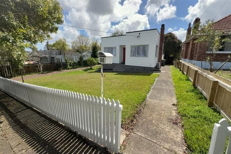 Photo of property in 88 Gardner Avenue, New Lynn, Auckland, 0600