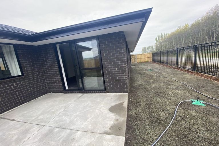 Photo of property in 14 Applegrove Crescent, Belfast, Christchurch, 8051