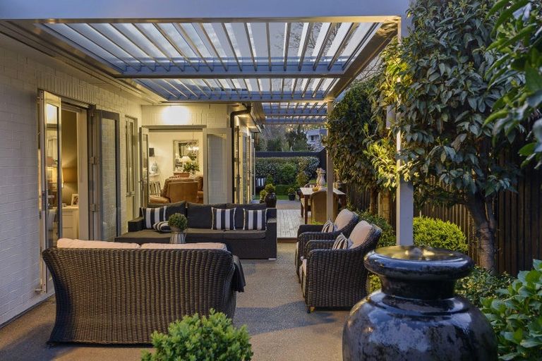 Photo of property in 56 Fendalton Road, Fendalton, Christchurch, 8014