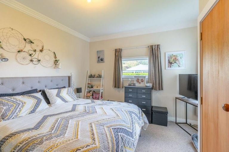 Photo of property in 2 Hinemoa Street, Paraparaumu, 5032