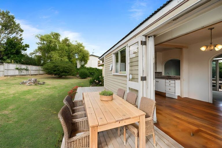 Photo of property in 13 Ennis Avenue, Pakuranga Heights, Auckland, 2010