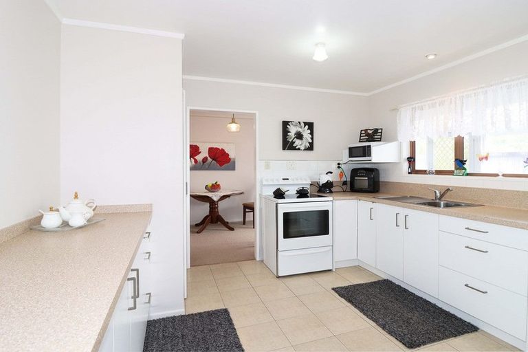 Photo of property in 2/204 Belvedere Road, Carterton, 5713